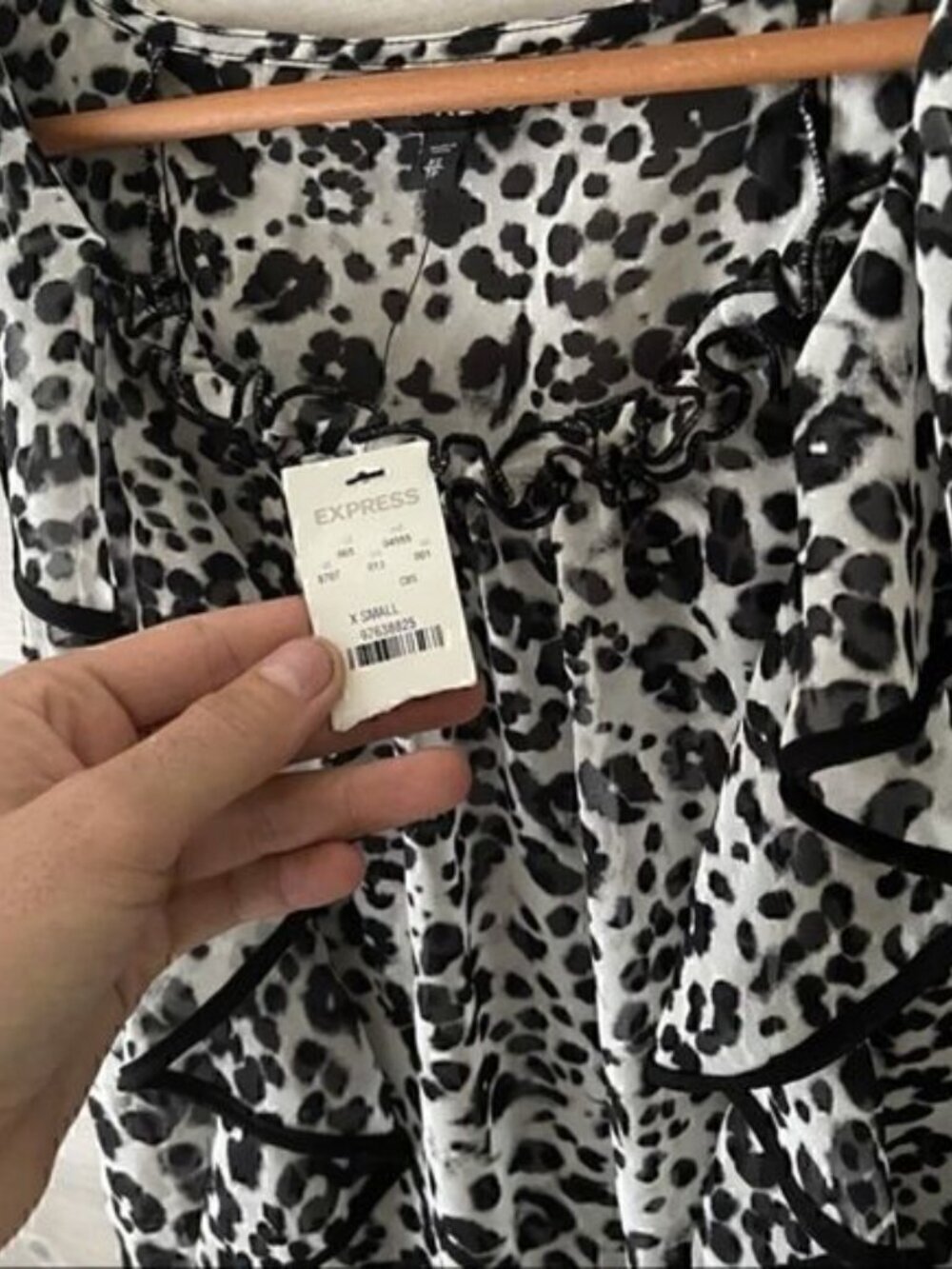 Express Womens Sleeveless Animal Print Ruffled Crewneck Blouse Size XS - Picture 5 of 8